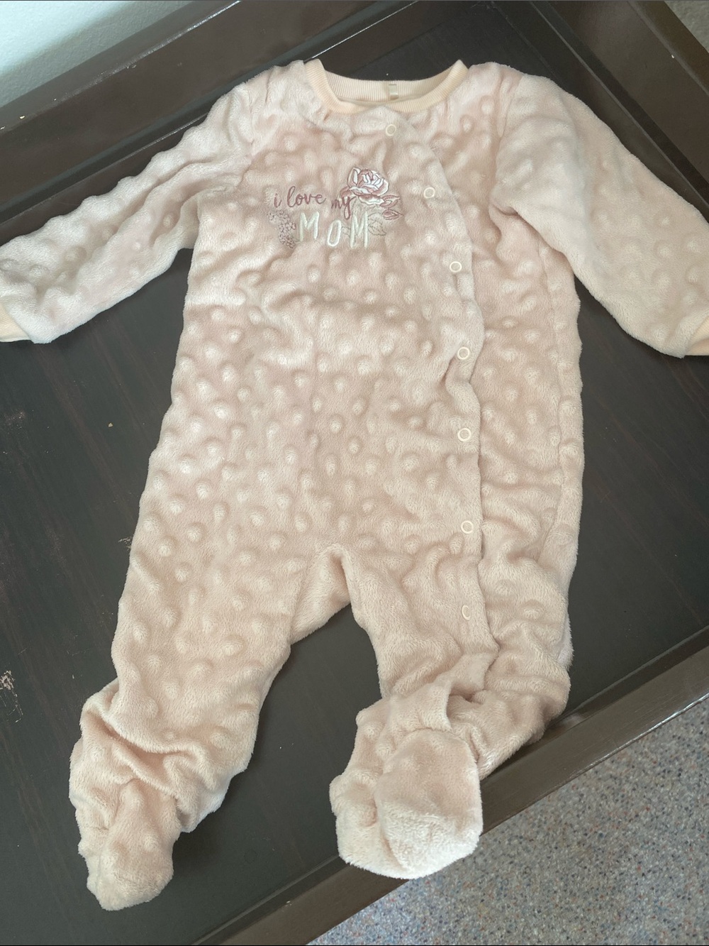 Le Top Soft Pink Footed Fleece One-Piece with 'I Love MOM' Embroidery